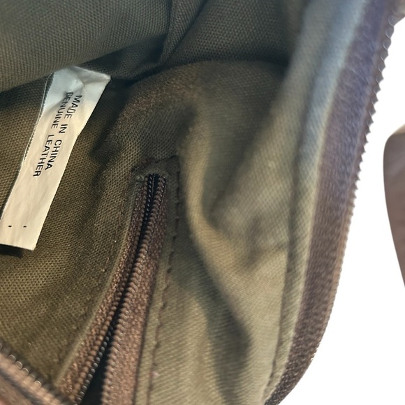 Tignanello Vintage Shoulder Bag! Leather Construction with Reptile styling. - Picture 4 of 12